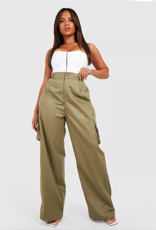 Pretty Little Thing Petite Wide Leg Relaxed Cargo Pants (Olive Green)