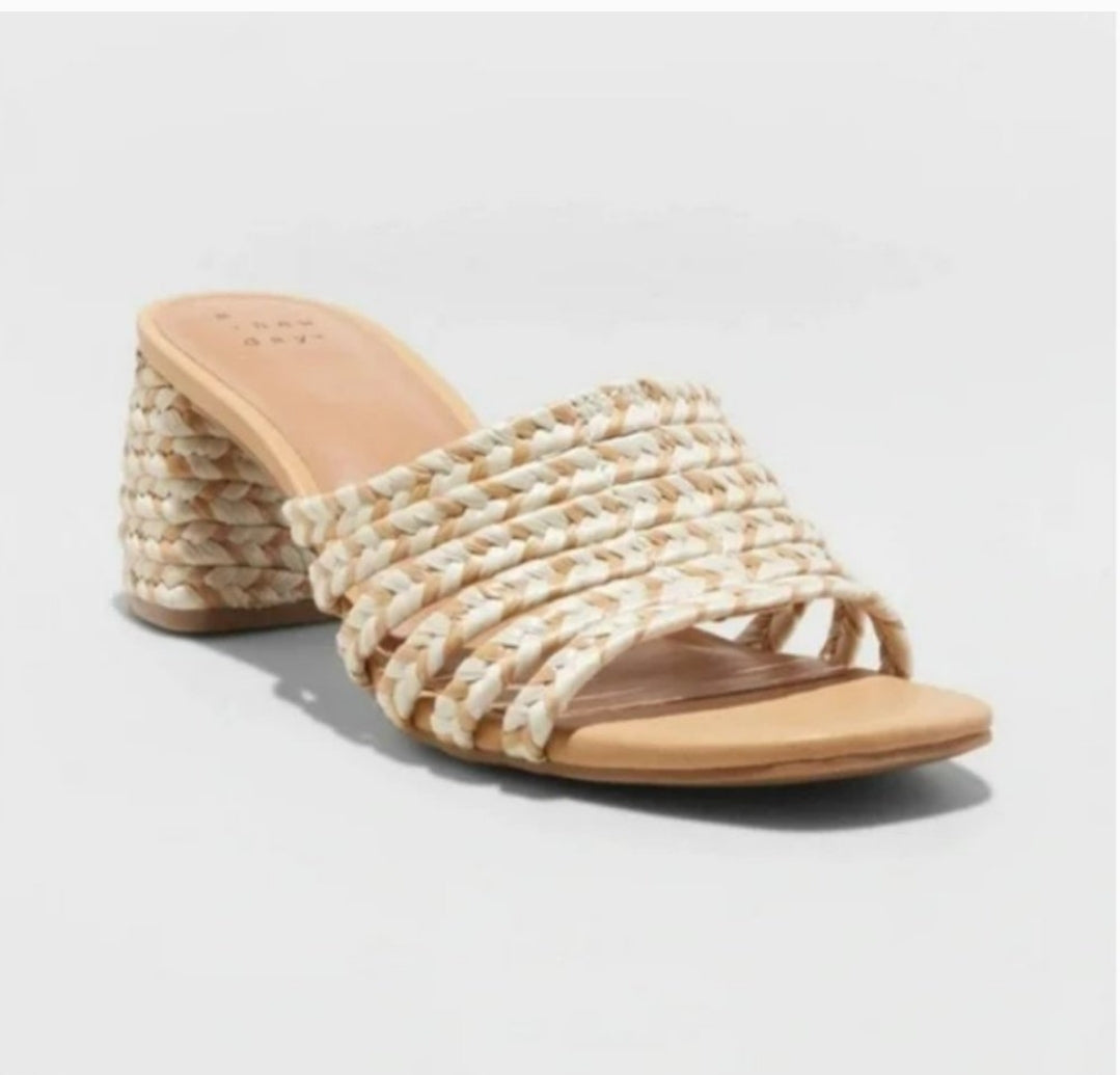 Universal Thread Beige and White Braided Mules